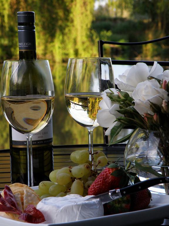 Revive On Oakview Boutique Beauty And Accommodation Ашбертон Номер фото